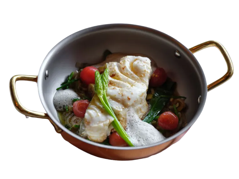 Gerecht in een koperen pan