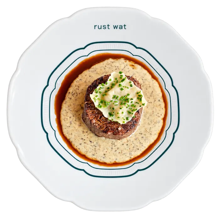 Gerecht op een bord van Rust wat